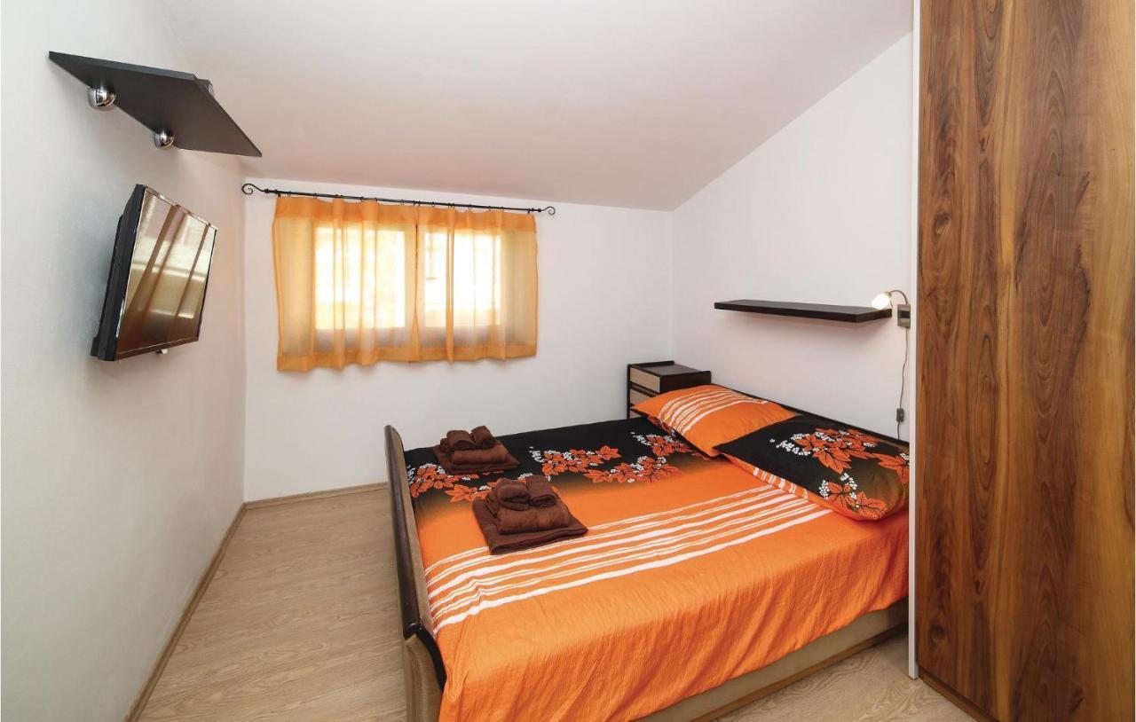 3 Bedroom Cozy Apartment In Kastel Kambelovac Kastela Bagian luar foto